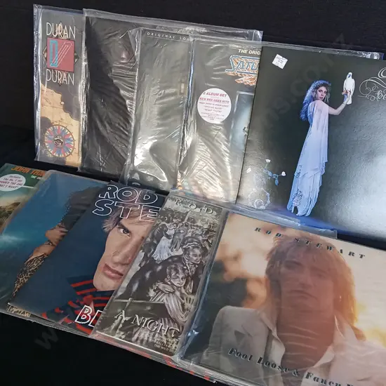 MIX OF 10 VINTAGE RECORDS