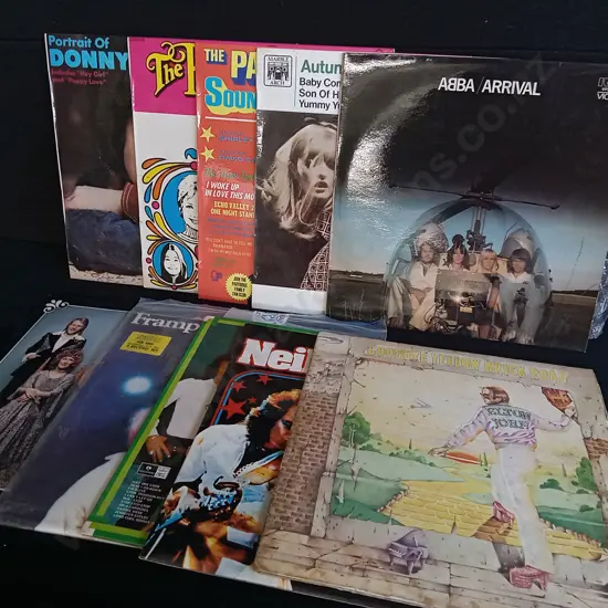 MIX OF 10 VINTAGE RECORDS
