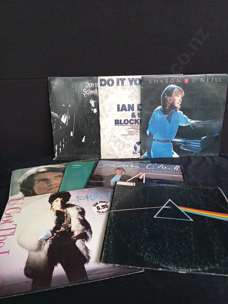 8 VINTAGE VINYL RECORDS Image 1++