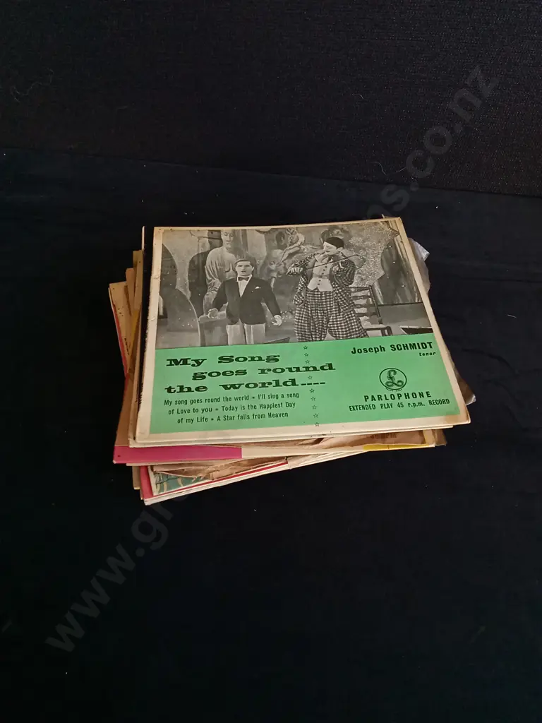 COLLECTION OF VINTAGE 7 INCH RECORDS Image 1++