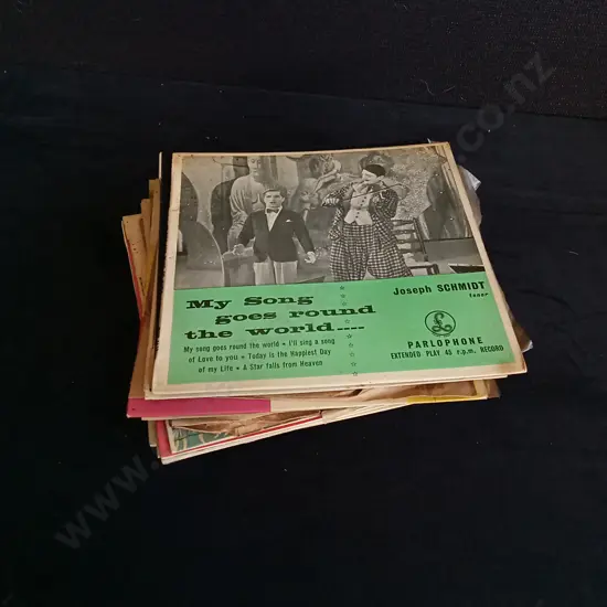 COLLECTION OF VINTAGE 7 INCH RECORDS