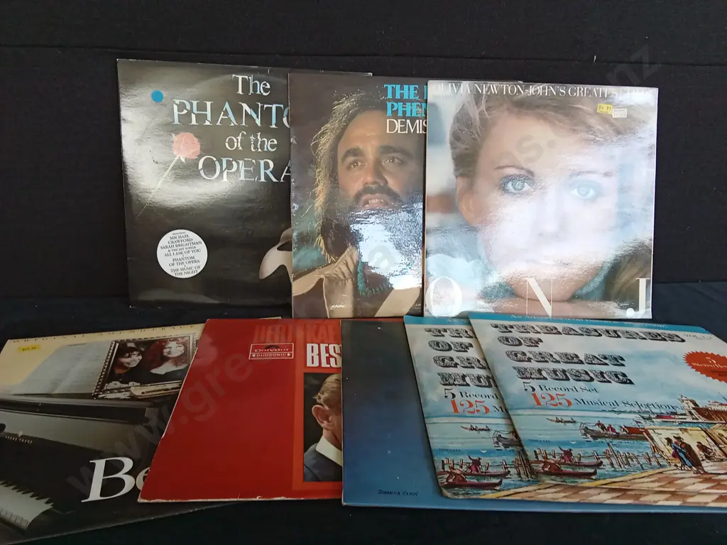 8 VINYL RECORDS Image 1++