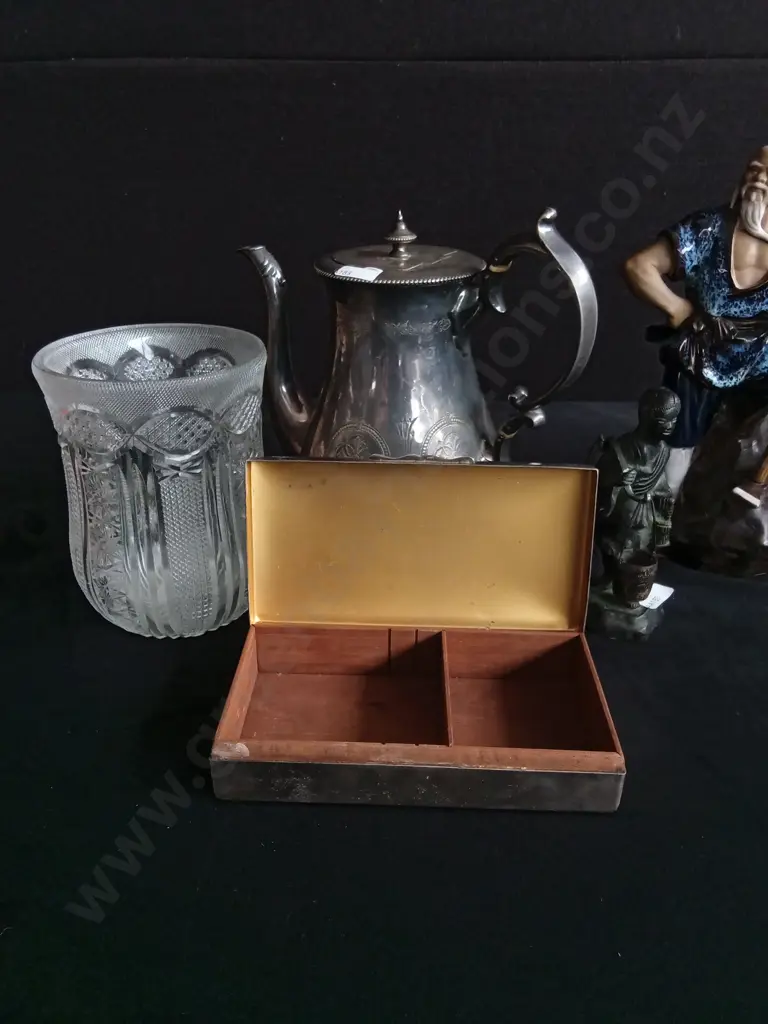 MIX OF DECORATIVE ITEMS Image 1++