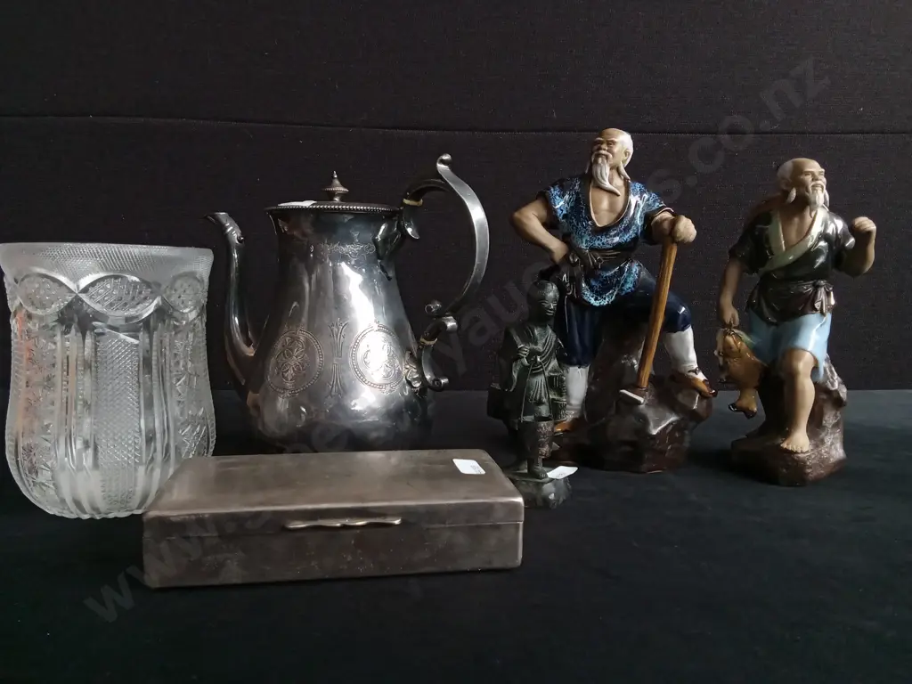 MIX OF DECORATIVE ITEMS Image 1++
