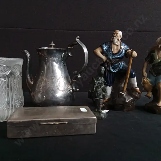 MIX OF DECORATIVE ITEMS
