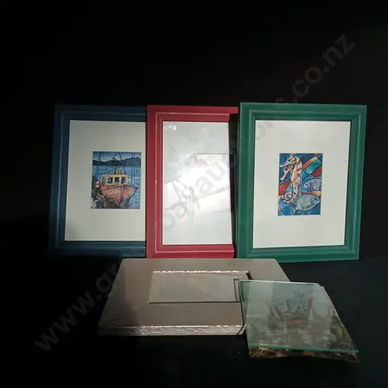 4 PHOTO FRAMES