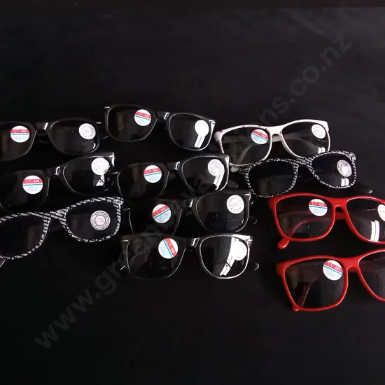 11 PIECES SUNGLASSES