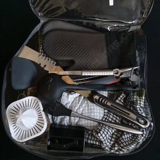 MIXED BAG OF KITCHENWARE