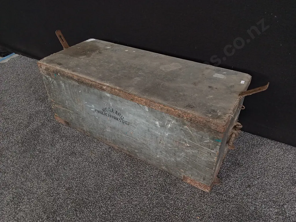 WOODEN CHEST Image 1++