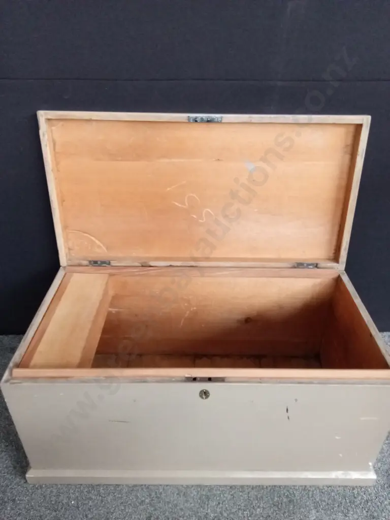 BEIGE PAINTED VINTAGE CHEST L1.05M D53CM H51CM Image 1++