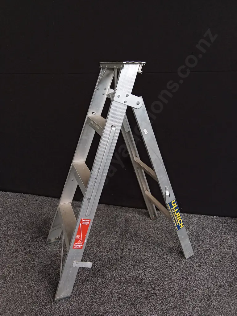 ULLRICH ALUMINIUM STEP LADDER Image 1++