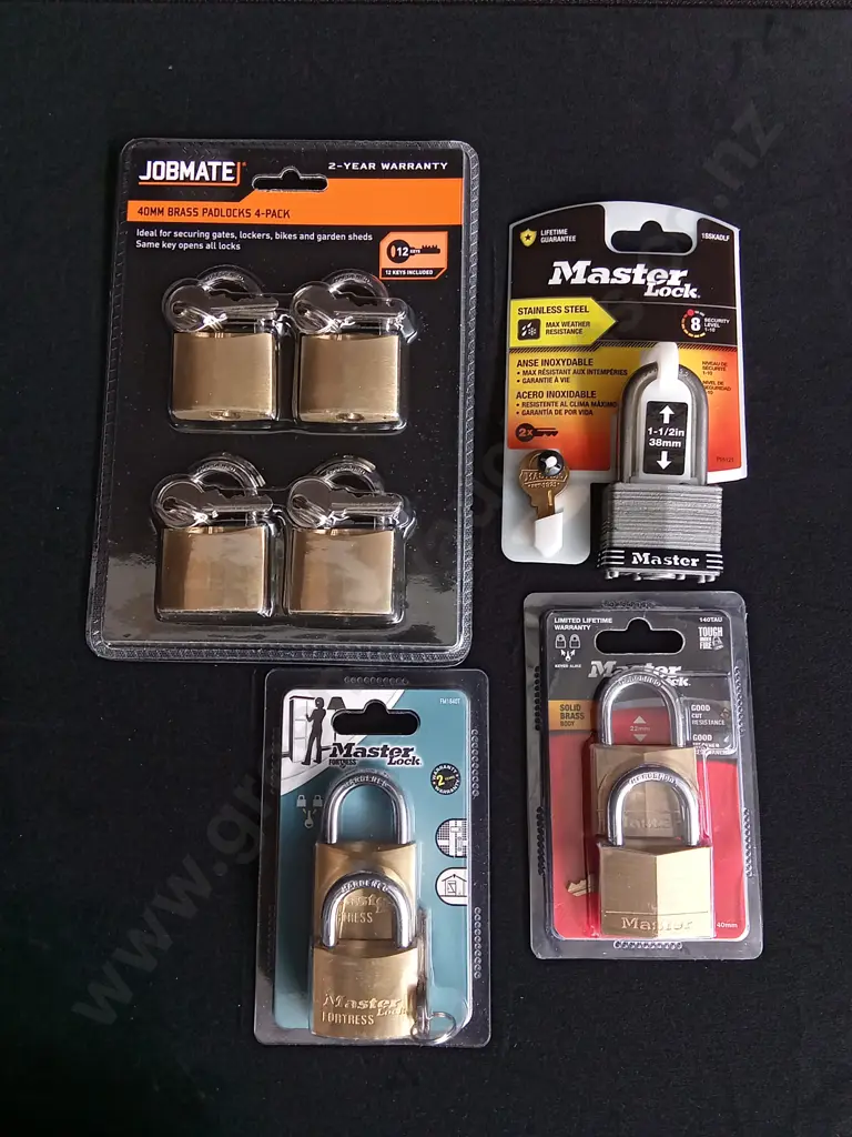 4 BRAND NEW PACKS OF PADLOCKS Image 1++