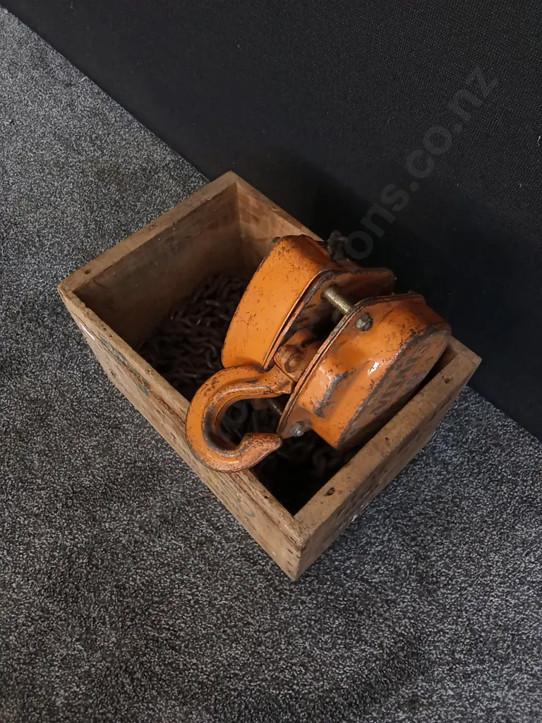WOODEN BOX OF HEAVY DUTY VITAL MANUAL CHAIN BLOCK HOIST Image 1++