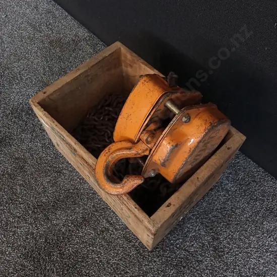 WOODEN BOX OF HEAVY DUTY VITAL MANUAL CHAIN BLOCK HOIST