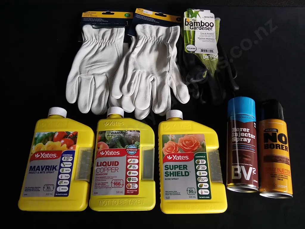 8 PIECES BRAND NEW GARDENING ITEMS Image 1++