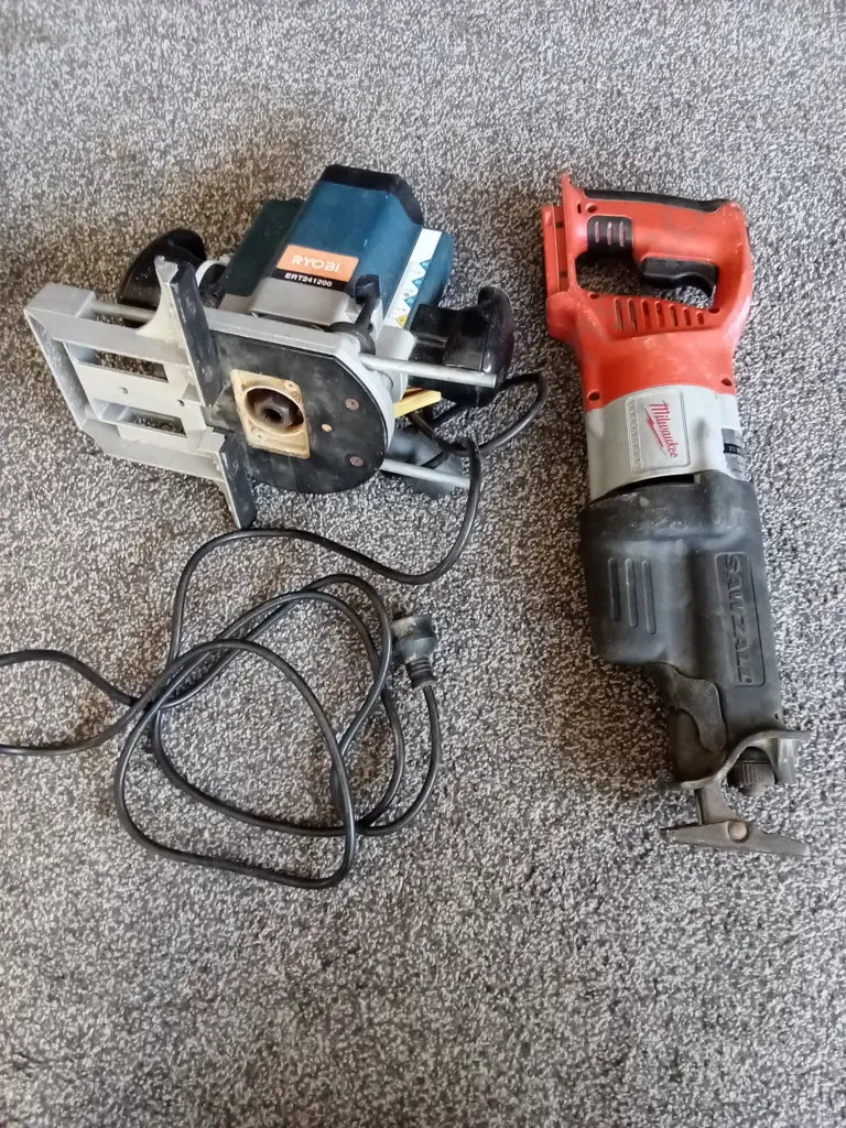 MILWAUKEE CORDED RECIPROCATING SAW AND A RYOBI ERT241200 1200W PLUNGE ACTION ROUTER Image 1++