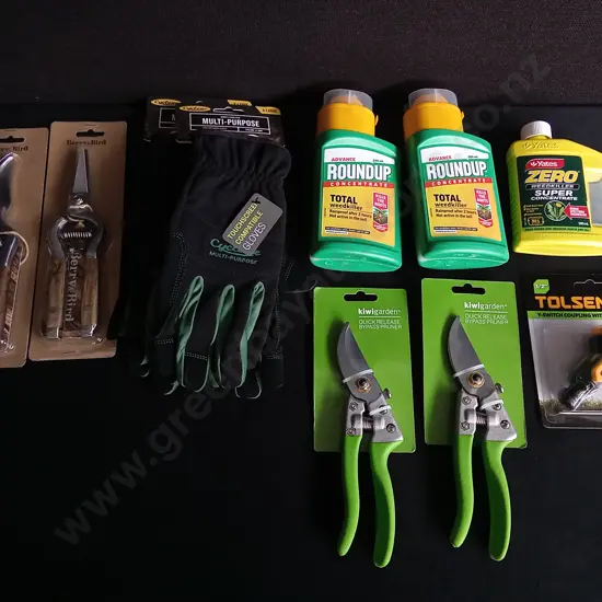 10 PIECES BRAND NEW GARDENING ITEMS