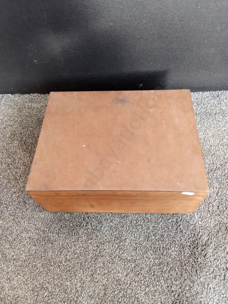 BOX OF WOODEN HANDLED MADEL MAKERS TAPS Image 1++