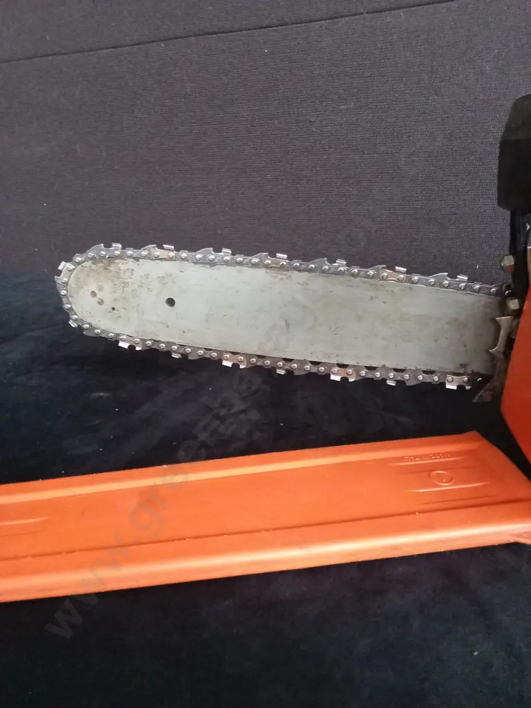 VICTA GARDEN SERIES CHAINSAW 330 Image 1++