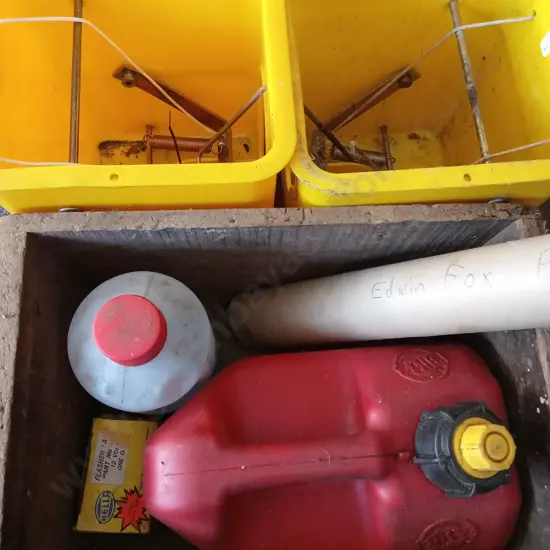 2 POSSUM TRAPS AND A BOX OF ITEMS