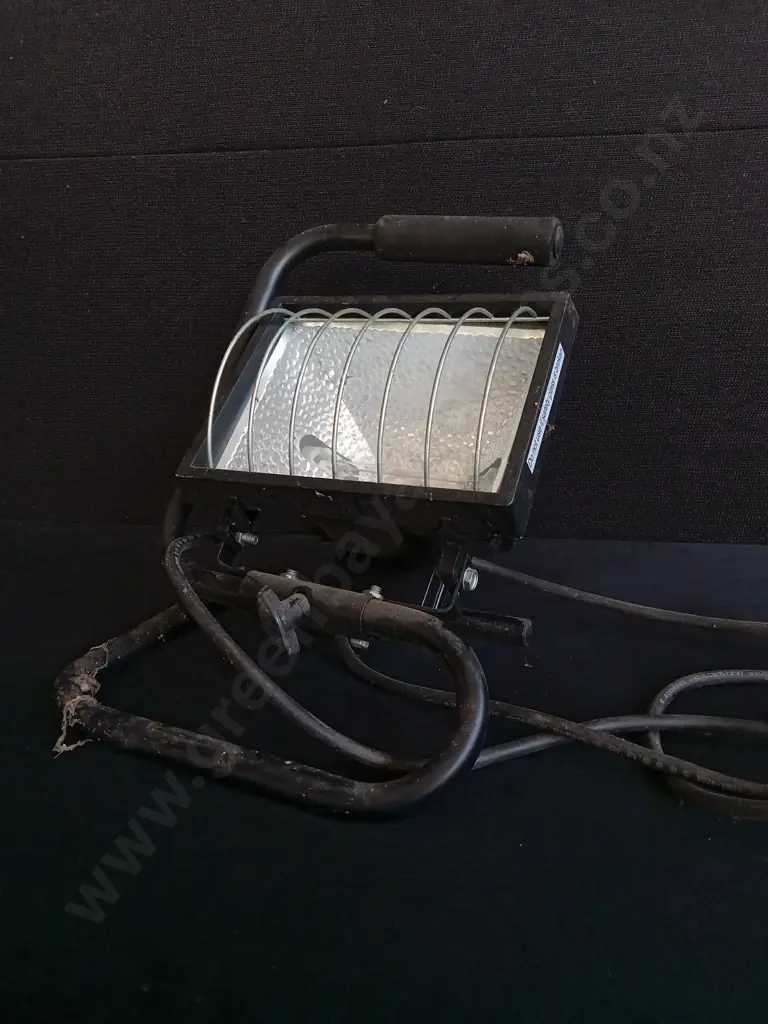 PORTABLE HALOGEN WORK LIGHT Image 1++
