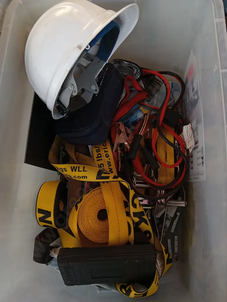 BOX OF BUILDING ITEMS Image 1++