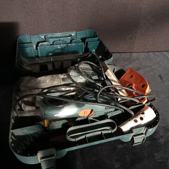 BLACK & DECKER SANDER
