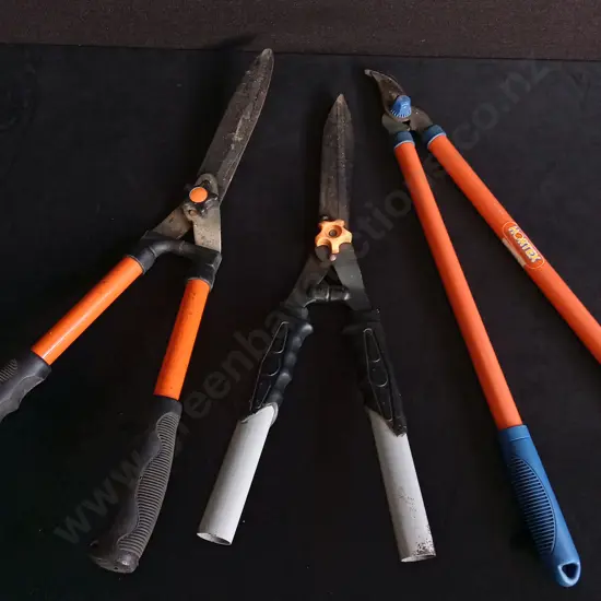 3 PIECES GARDEN TOOLS