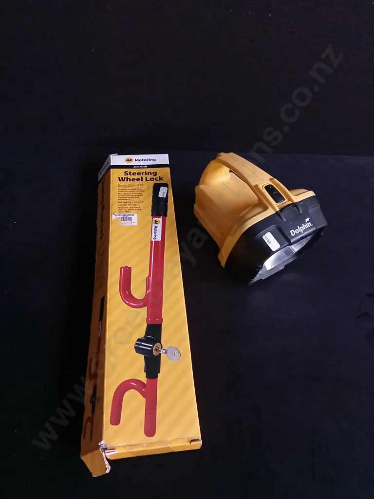 STEERING WHEEL LOCK AND TORCH Image 1++