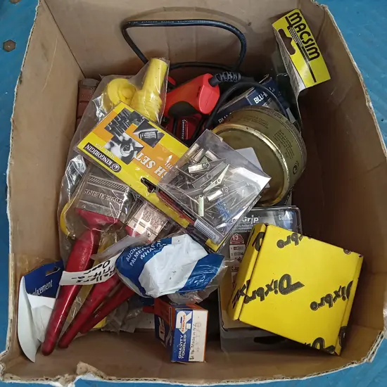 BOX MIX OF TOOLS AND HARDWARE