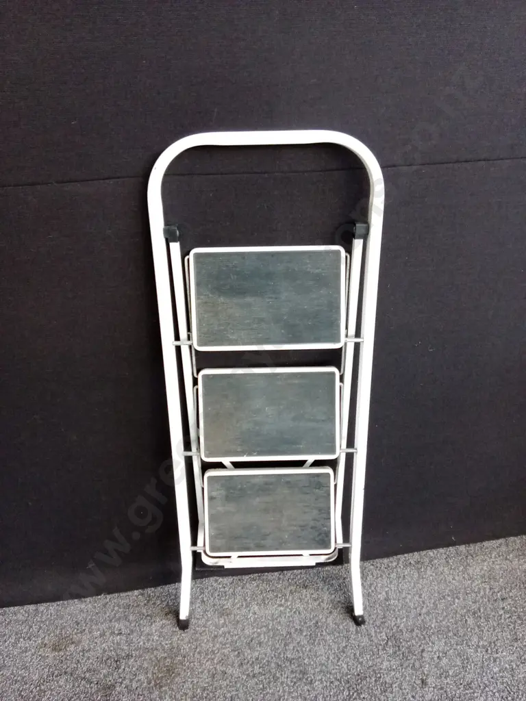 STEP LADDER Image 1++
