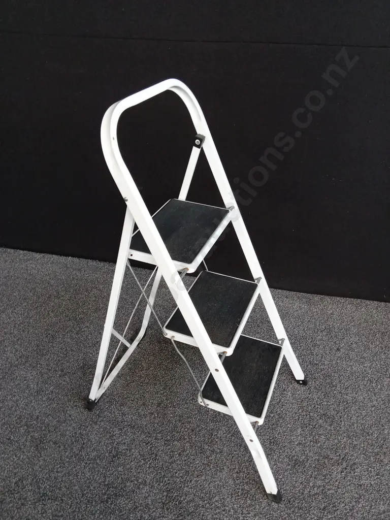 STEP LADDER Image 1++