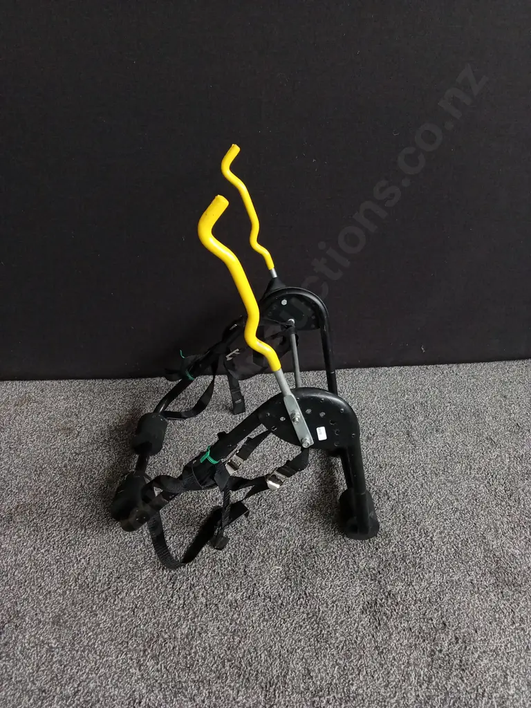 TRUNK-MOUNTED BIKE RACK Image 1++
