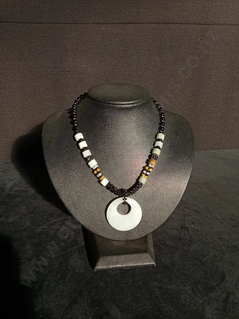 GEMSTONE NECKLACE Image 1++