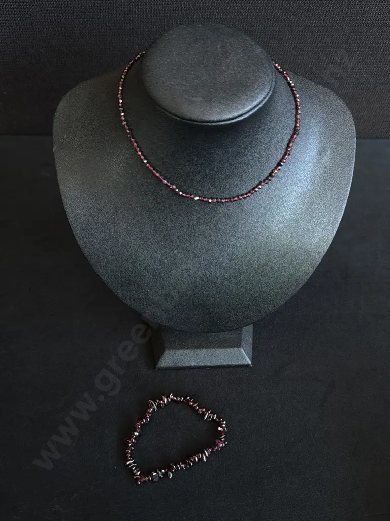 GARNET NECKLACE AND BRACELET Image 1++