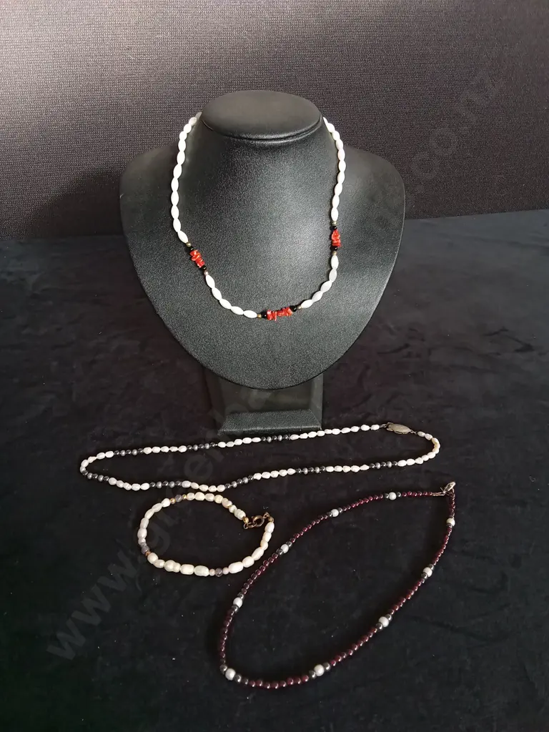 3 GEMSTONE NECKLACES Image 1++