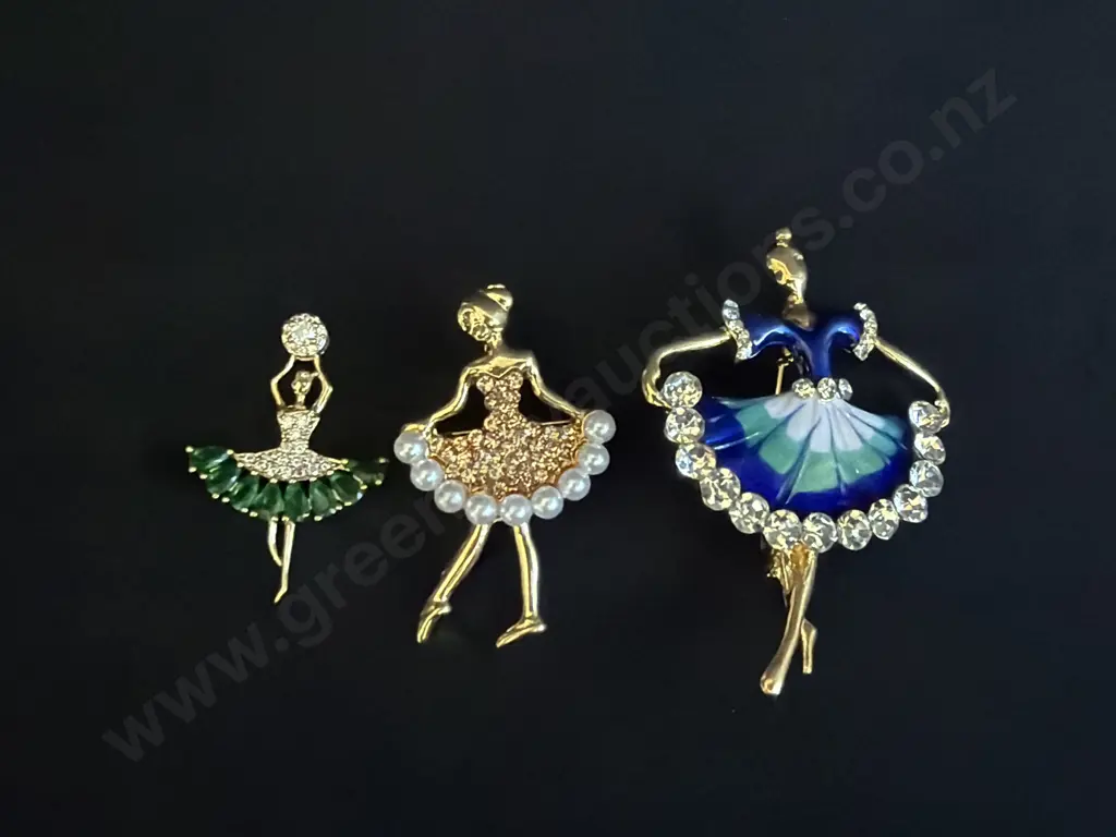 3 PIECES BALLERINA BROOCHES AND PENDANT Image 1++