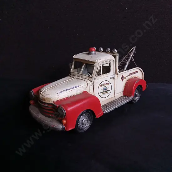 VINTAGE METAL CLASSIC CHEVROLET MODEL TRUCK