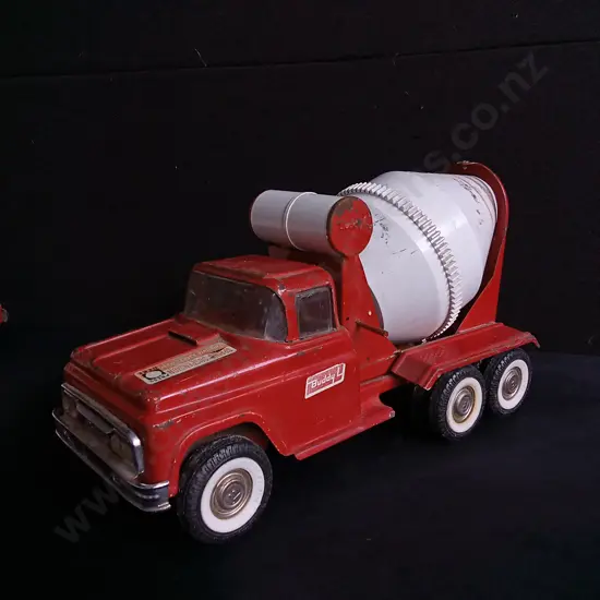 1960'S BUDDY L PRESSED STEEL CEMENT MIXER TOY TRUCK