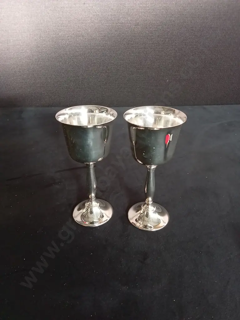 2 VINTAGE SILVER PLATED WINE GOBLETS Image 1++