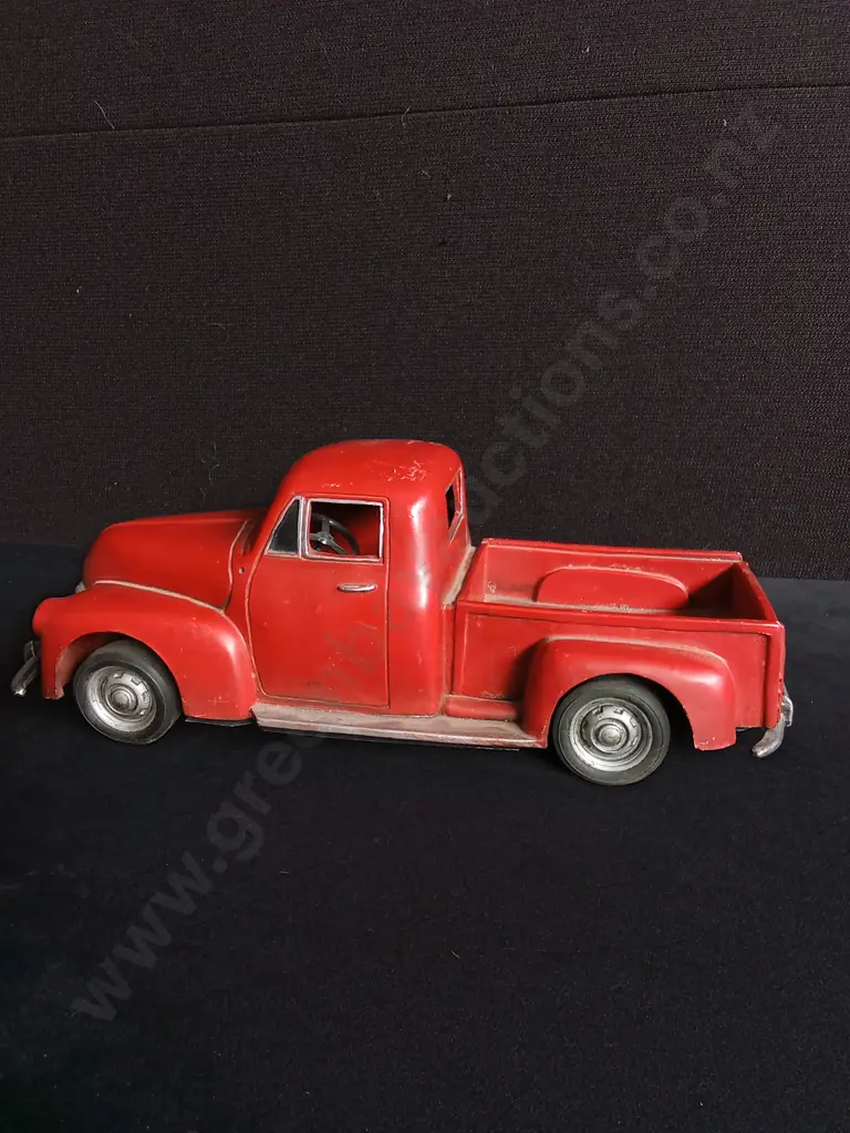 PAIR OF METAL VINTAGE TRUCK MODELS Image 1++