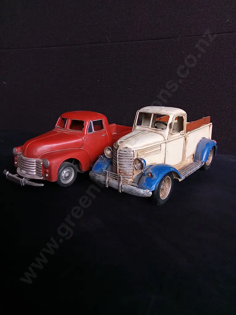 PAIR OF METAL VINTAGE TRUCK MODELS Image 1++