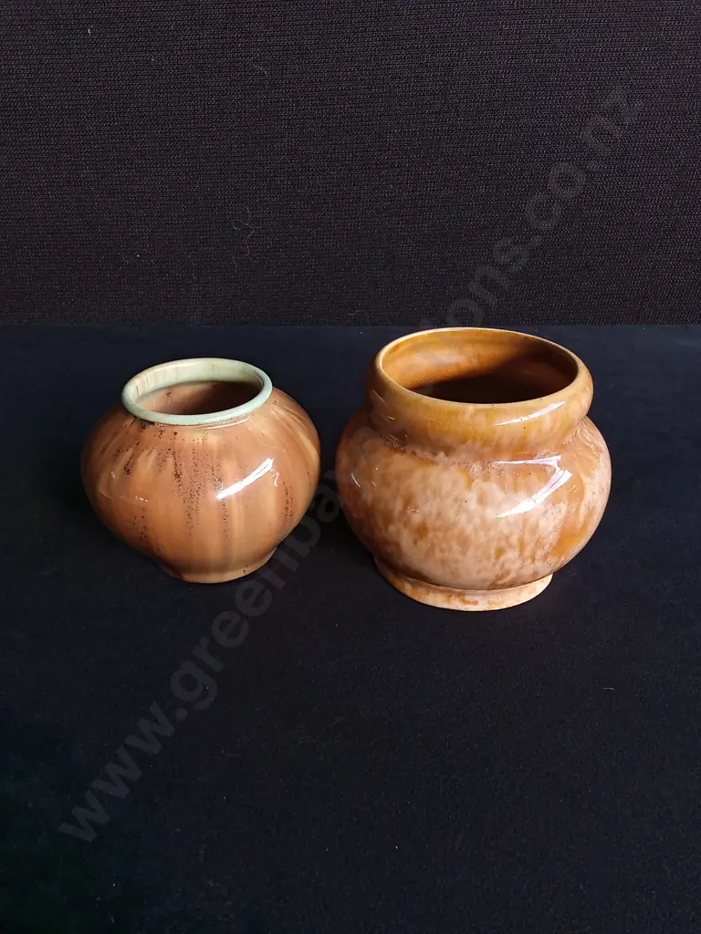 2 PIECES VINTAGE VASES, CROWN LYNN AMBRICO CARAMEL VASE AND CANDY WARE AMBER DRIP VASE Image 1++