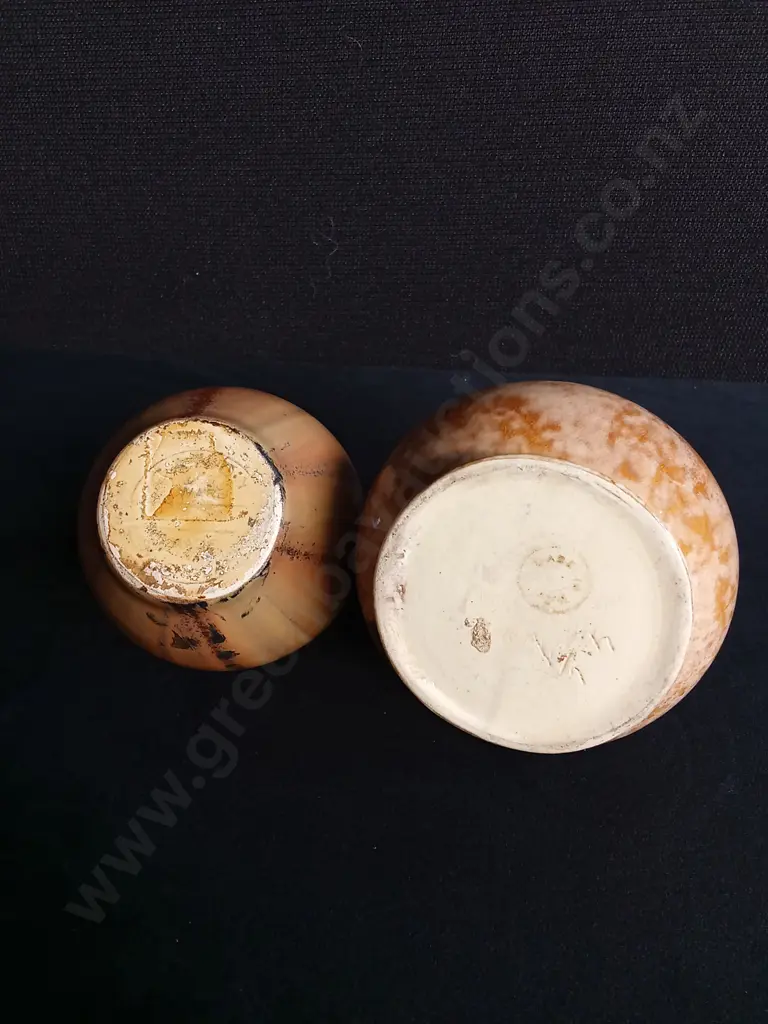 2 PIECES VINTAGE VASES, CROWN LYNN AMBRICO CARAMEL VASE AND CANDY WARE AMBER DRIP VASE Image 1++