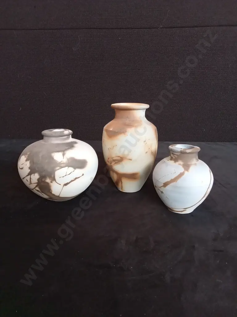 3 SMALL CLAY POTS Image 1++