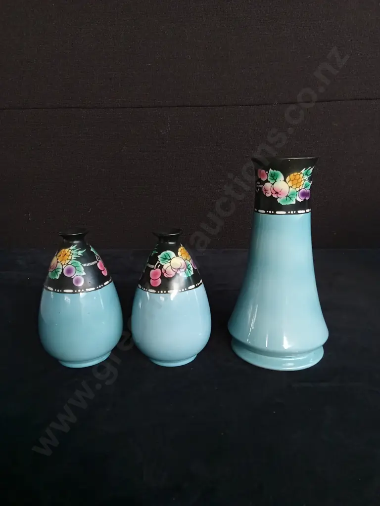 3 VINTAGE SHELLY AT DECO BUD VASES Image 1++