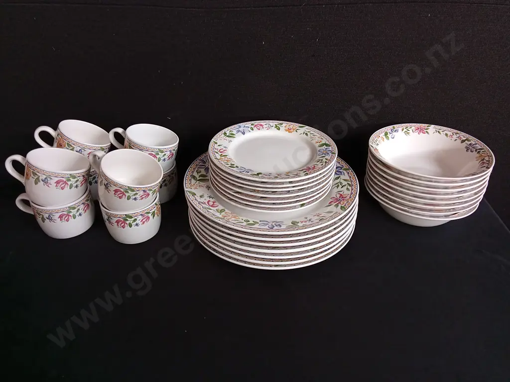 30 PIECE ALPINE SPRING DINNERWARE SET Image 1++