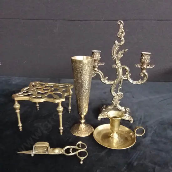 5 DECORATIVE ITEMS