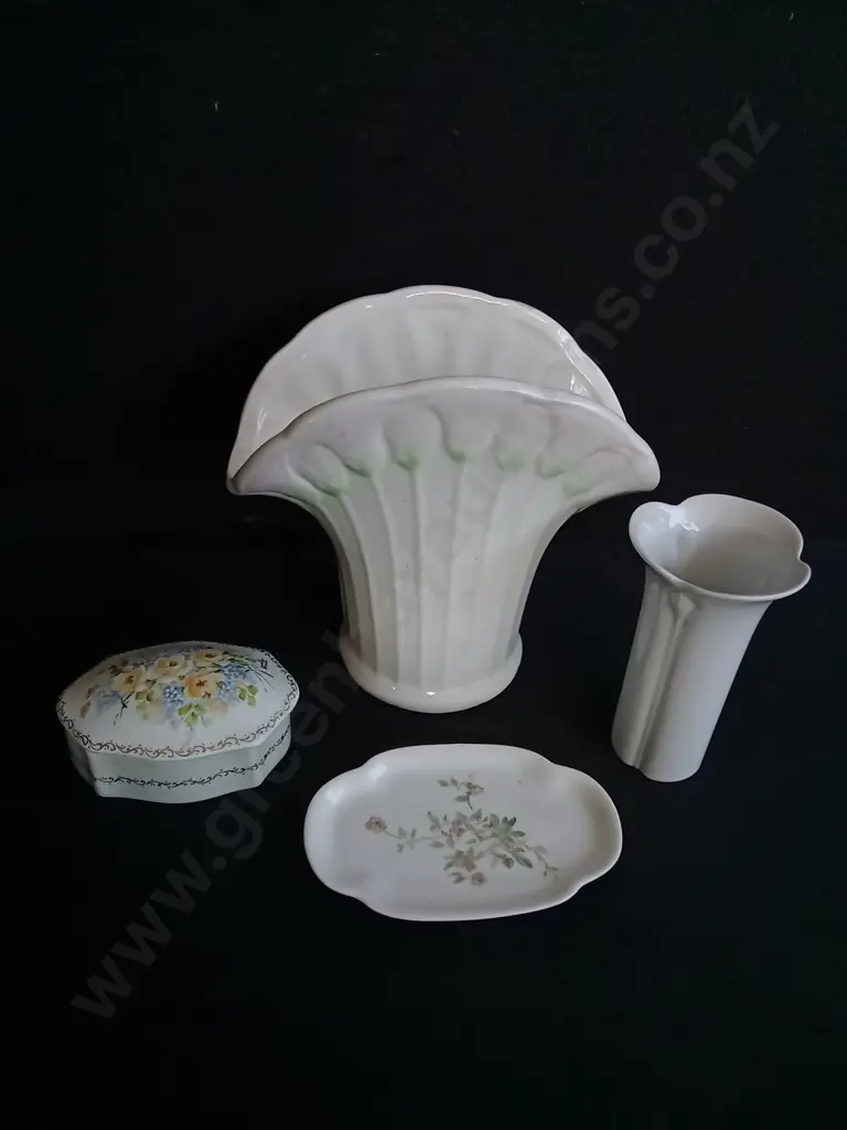 4 PIECES OF VINTAGE DECOR Image 1++