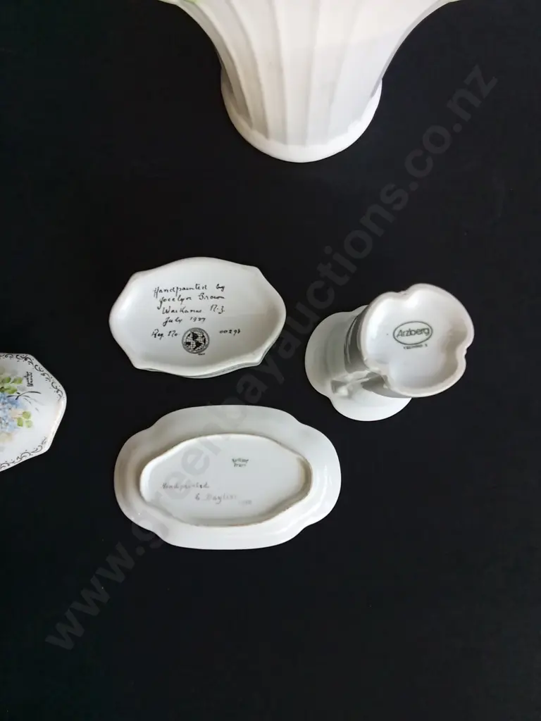 4 PIECES OF VINTAGE DECOR Image 1++